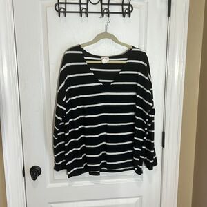 BIBI black and white striped lightweight v-neck sweater